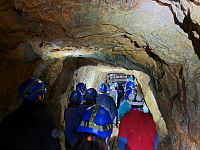 Prohlídka jeskyně, zdroj: www.caves.cz