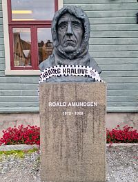 Pomník Roalda Amundsena v Tromsø