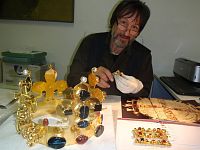 legenda mezi šperkaři – Jiří Urban, jeden z nejlepších českých a evropských zlatníků, je autorem znamenitých replik korunovačních klenotů