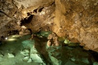 Ve 14 jeskyních Čech a Moravy se v létě ochladíte, prožijete tajemno a potěšíte se krásou