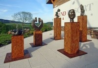 Výstava afrických soch; zdroj foto: Grund Resort Golf&Ski