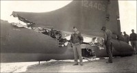 poškozený bombarder B-17 All American; zdroj: www.aviatickapout.cz 