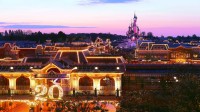 Disneyland Paříž. Vzdálenost od českých hranic: 836 km; Disneyland Paris (zdroj: Disneyland Paris)