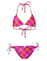 S atraktivními plavkami O'Neill Check Triangle Bikini BC se stanete ozdobou každé pláže. Kalhotky a podprsenka z příjemného materiálu, zavazování na šňůrky s ozdobnými kroužky v barvách potisku či odnímatelné vycpávky podprsenky. Cena: 1130,-