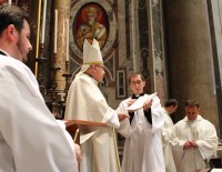 Kardinál Miloslav Vlk při požehnání růženců pro KORUNKU LUHAČOVICE; foto: Michaela Mitáčková