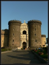Castel Nuovo v Neapoli 