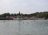 Jezero v Hevízu: Největší jezero s termální vodou v Evropě.