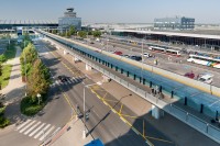 Letiště Praha se mění vstříc cestujícím, snížilo ceny občerstvení i parkovného