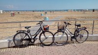 Krásně si můžete užít výlet na kole po pláži, všude jsou cyklostezky