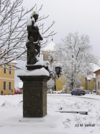 sv.Jan a kostel v zimě