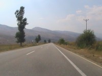 Albánie, silnice mezi Gjirokasterem a Řeckem