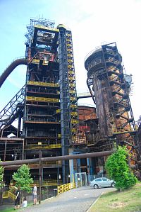 DOV - Vysoká pec č. 1 s výtahem a horní nástavbou Bolt tower