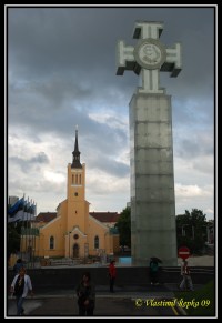 Estonsko - Tallinn, kostel sv. Jana a pomník nezávislosti