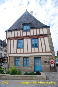 Quimper - Place Terre aux Dues