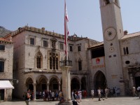 Náměstí Luža, palác Sponza s městskou zvonicí