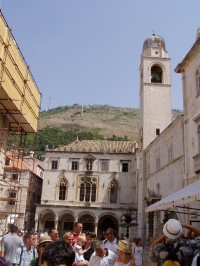 Palác Sponza a zvonice na náměstí Luža