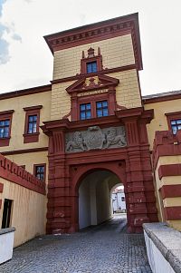 Severní brána zámku – bývalého kláštera