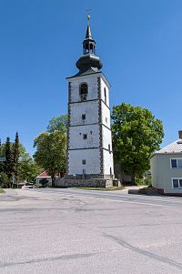Věž kostela ve Starém Městě p. L.