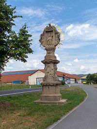 Lanškroun – Sousoší s reliéfy P. Marie Čenstochovské a P. Marie Pomocné