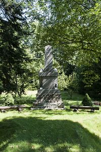 Stará Ves (u Rýmařova) – pomník padlých