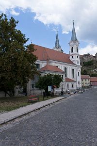 Barokní kostel v podvrší u biskupského paláce