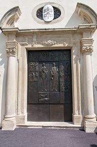 Katedrální dveře