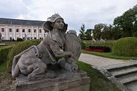 Lysá nad Labem – Alegorické sochy na zámecké terase