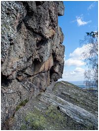 Skály využívají i horolezci