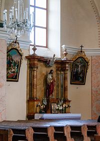 Boční oltář s Kristem