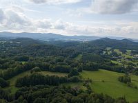 Okolní krajina s Rychlebskými horami