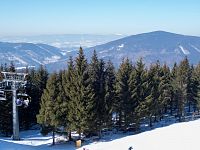 Výhled s Černou strání a vzdáleným Králickým Sněžníkem