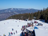 Ve slunečném počasí zaplavený bufet