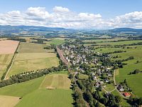 Lichkov s pozadím Kraličáku a Jeseníků