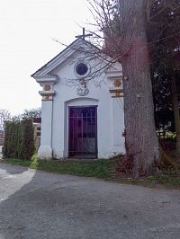 V postranní uličce