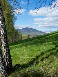 Srázná dominuje okolí