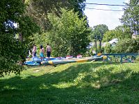 Další připluvší