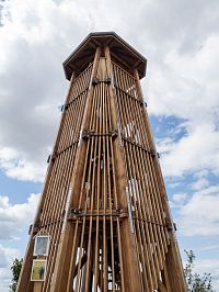 Dřevěná konstrukce s průhledy