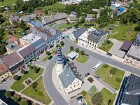 Trošku nadhlednových obrázků