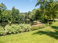 Zámecký rybník je ozdobou parku