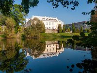 Zámek i se starou konferenční částí