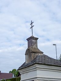 Ozdůbku tvoří starší kus božích muk