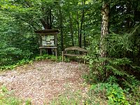 V zatáčce zastávka č. 2