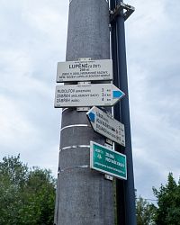 Okraj vesnice, modrá míří k Zábřehu