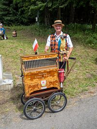 Ten je z Jelení Hory (Góry)