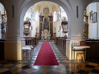 Pohled do hlavní lodi