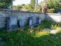 Další opuštěné hroby