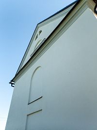 Plochý závěr kostela