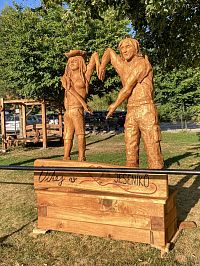 Místo nich jsou turisté