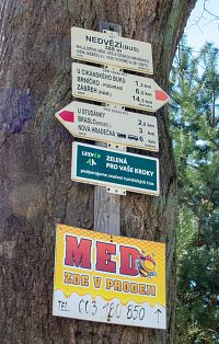 Kolem vede i jedna značená trasa