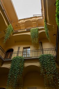 Na dvoře Domu u Zvonu